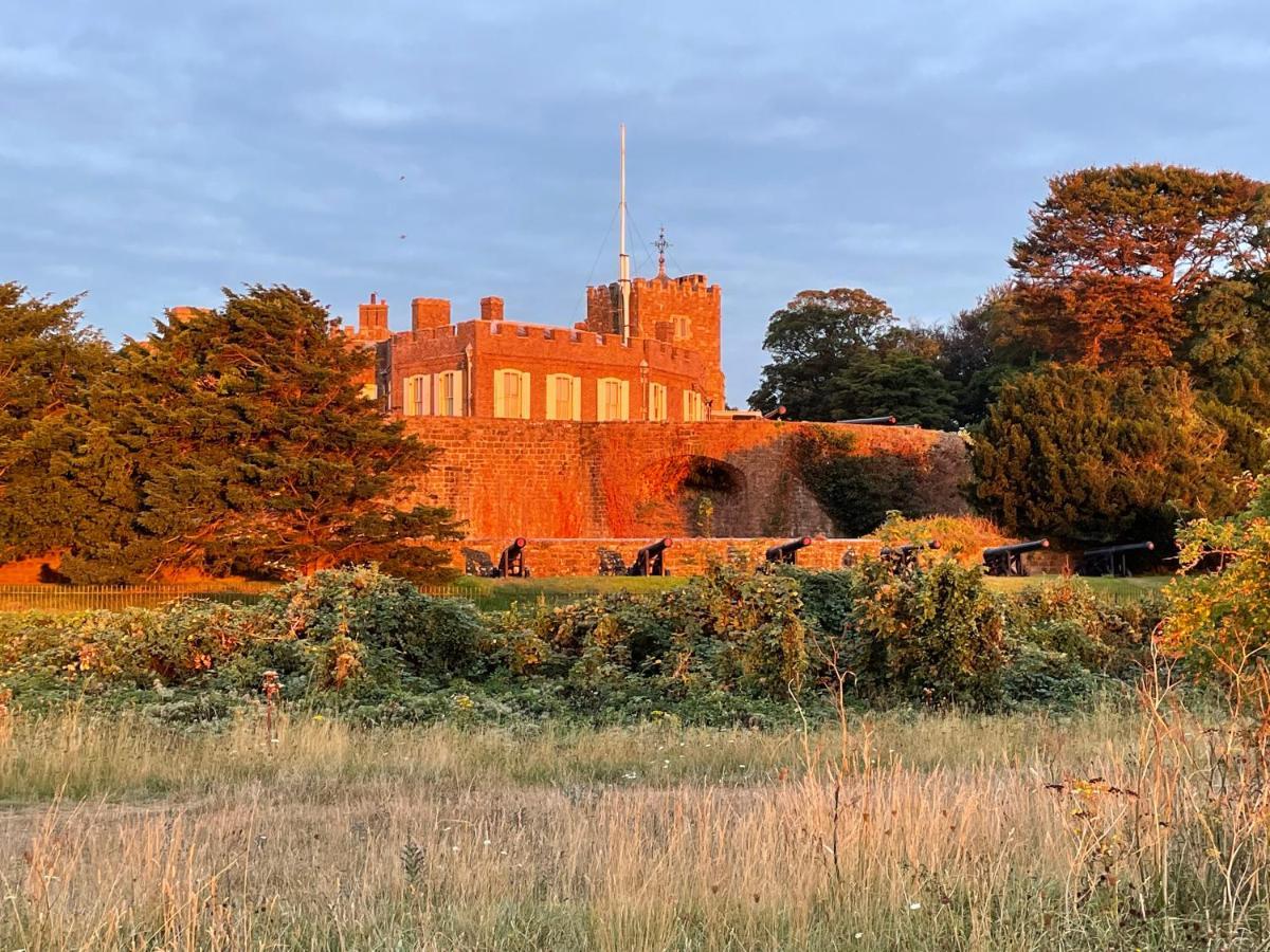 Fab Stay Uk - Coastal And Country Retreat With Free Secure Off Road Parking Minutes From Both Dover And Deal Exterior foto
